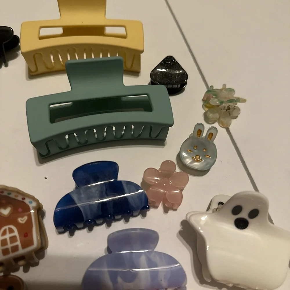 Assorted Holiday Hair‎ Clips Set